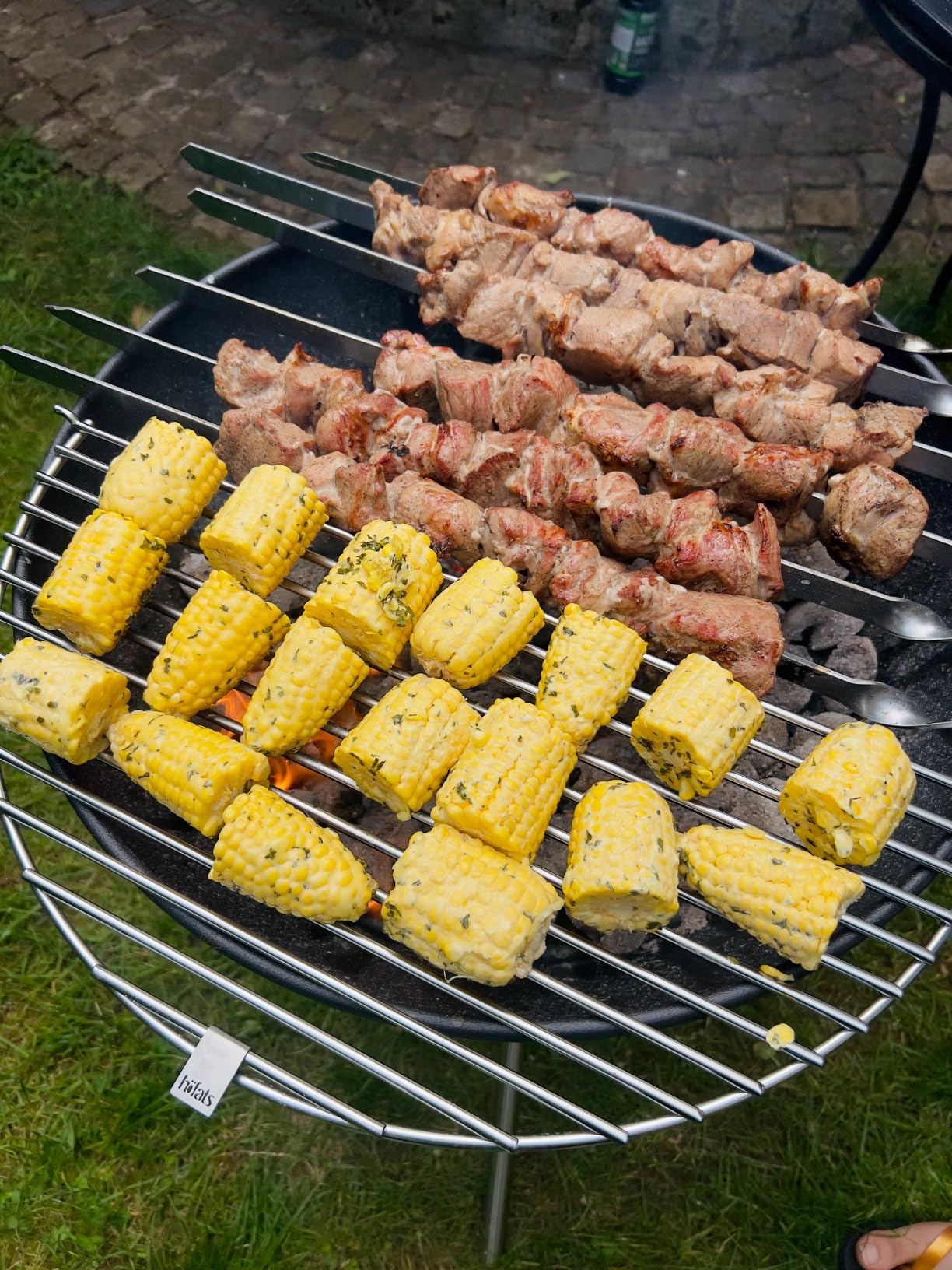 Transforme le brasero en vrai barbecue